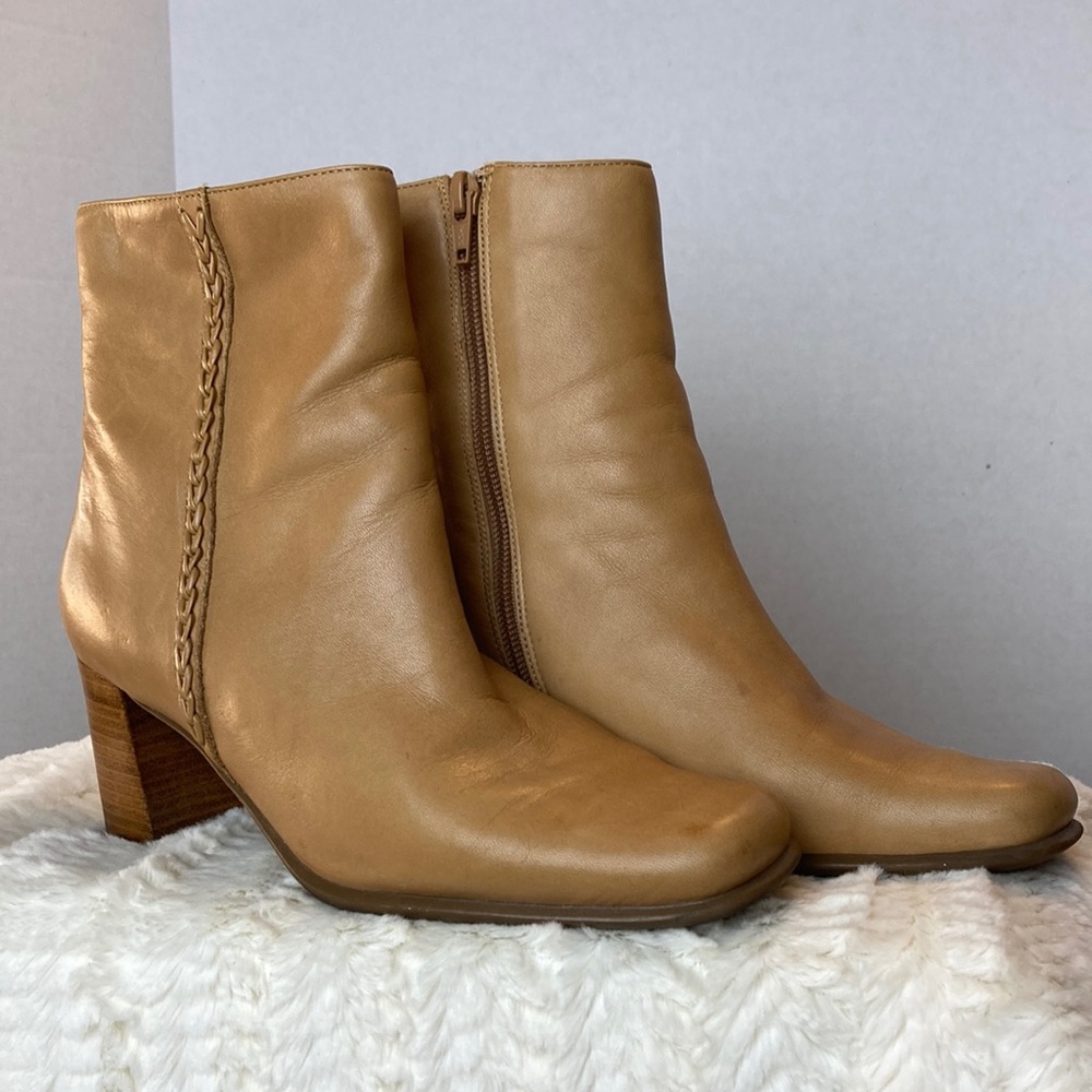 Women Tan Leather Heeled Ankle Boots Size 7 St. John's Bay
